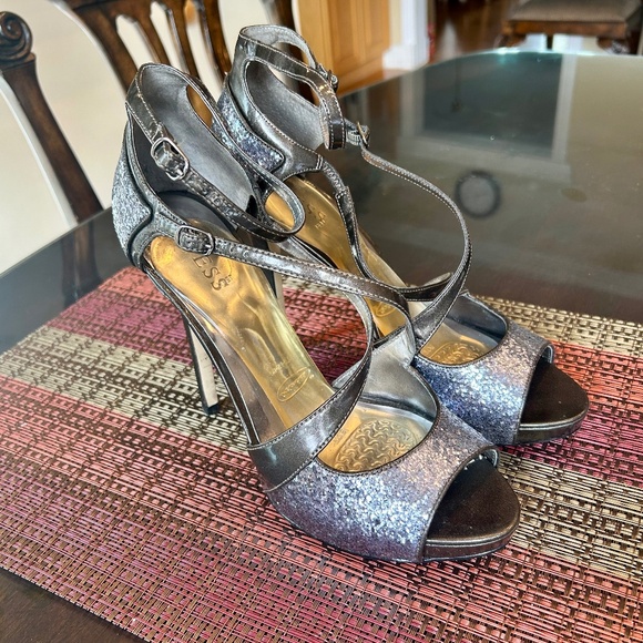 Guess Pewter Patent Leather & Glitter Stiletto Sandals- Foot & Ankle Straps S 10 - Picture 1 of 9